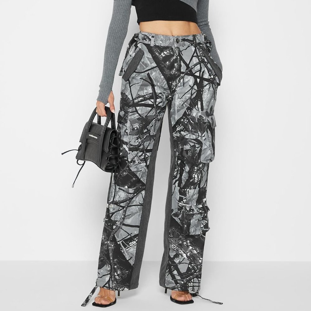 Manière de Voir Mid Rise Camo and Denim Cargo Pant - Grey